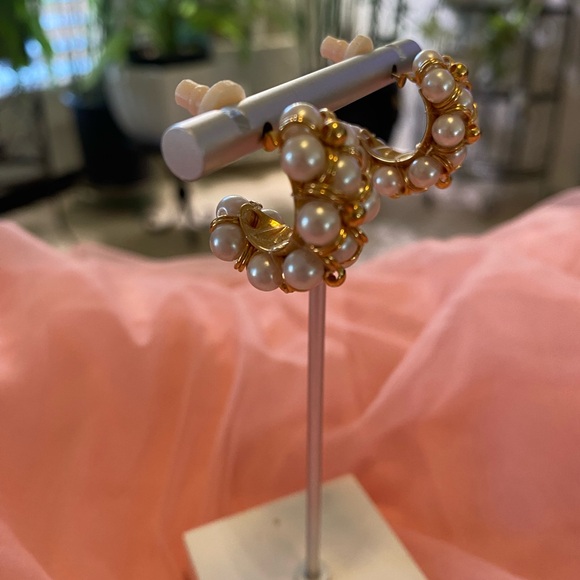 VINTAGE AVON PEARL EARRINGS - Picture 6 of 7